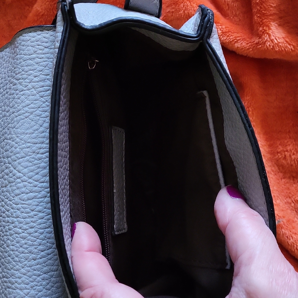 Handb - Picture 2 of 2